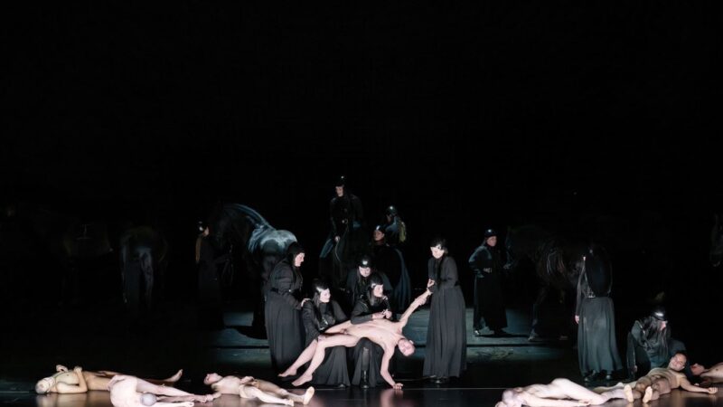 Wagner in een paardenstal: Romeo Castellucci dobbert tussen suggestie en demonstratie